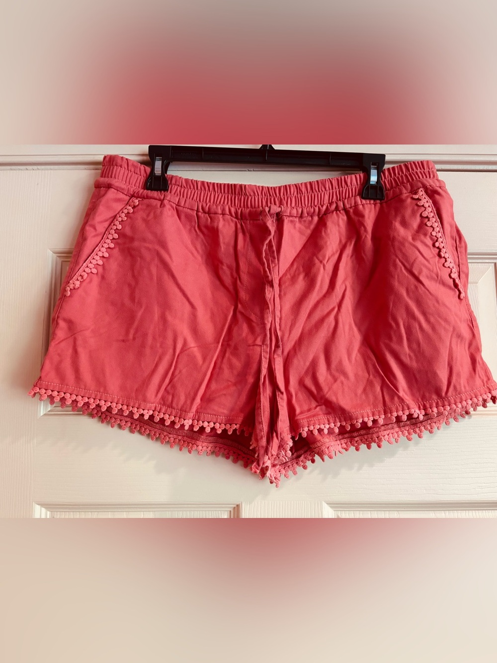 Loft Coral dot Trim Lightweight Shorts 2.5” Inseam